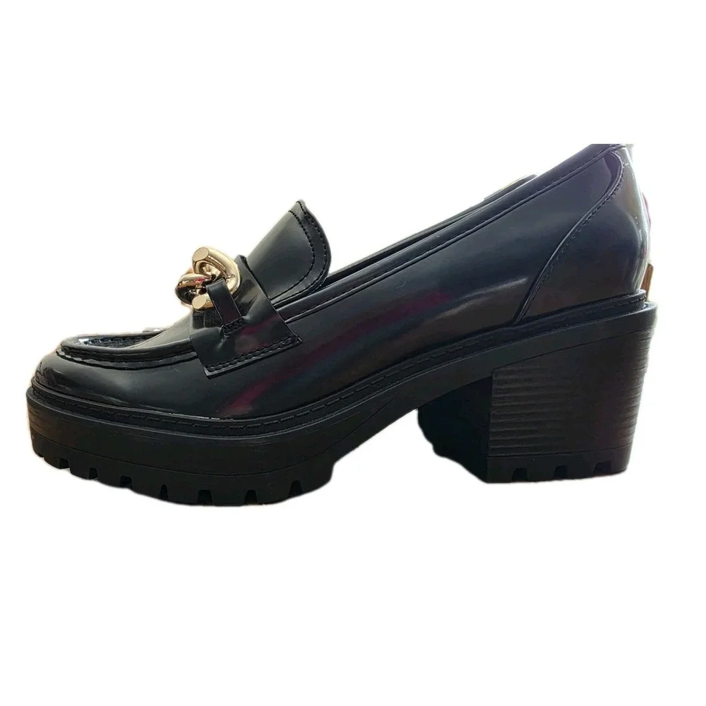 NWOT Guess Hillford W 10 Chunky Lug Sole Gold Chain Black Patent Leather Loafer
